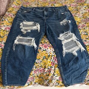 American Eagle Curvy Mom Jeans in Blue